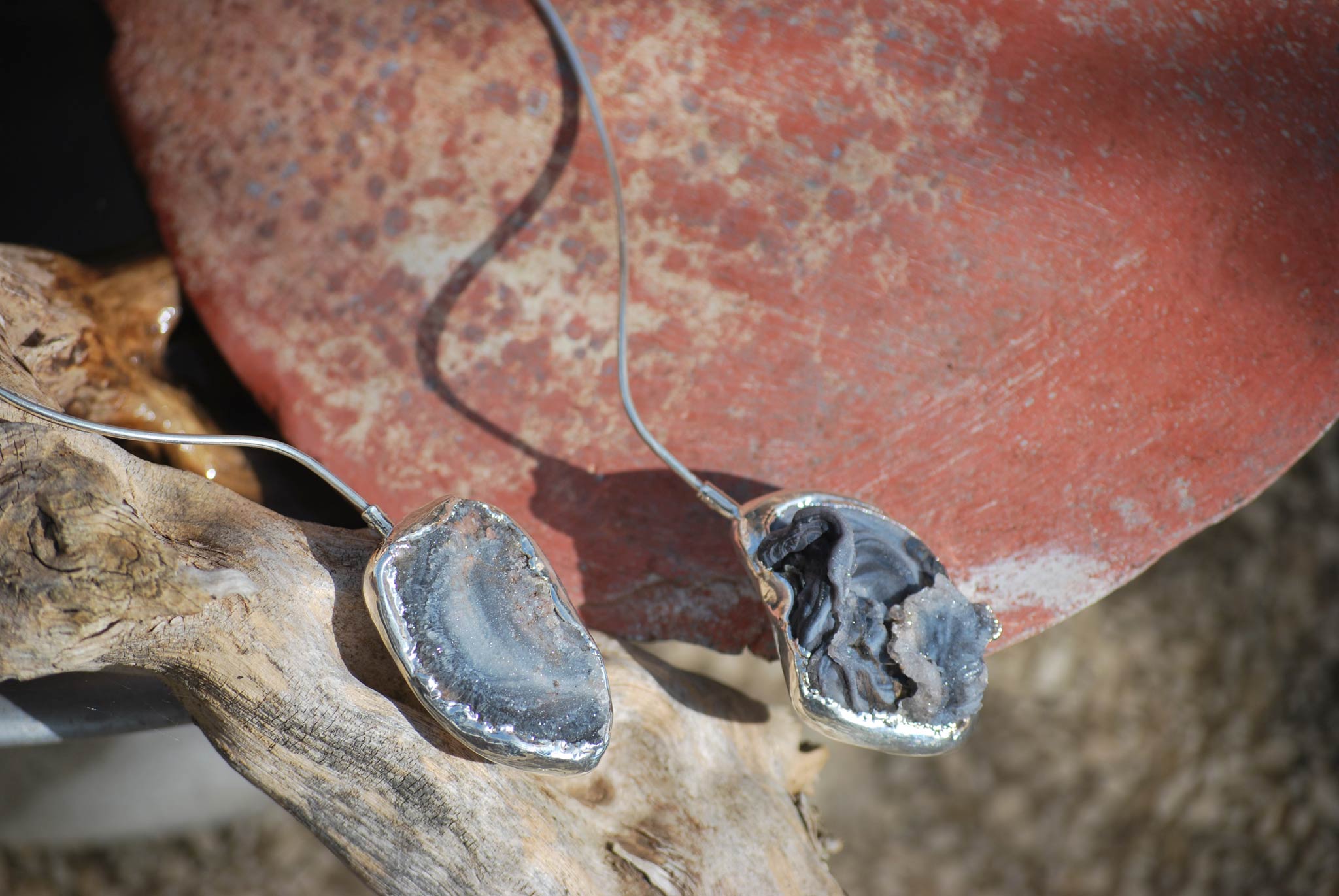 Stringimi, girocollo in argento con agate cristallizzate