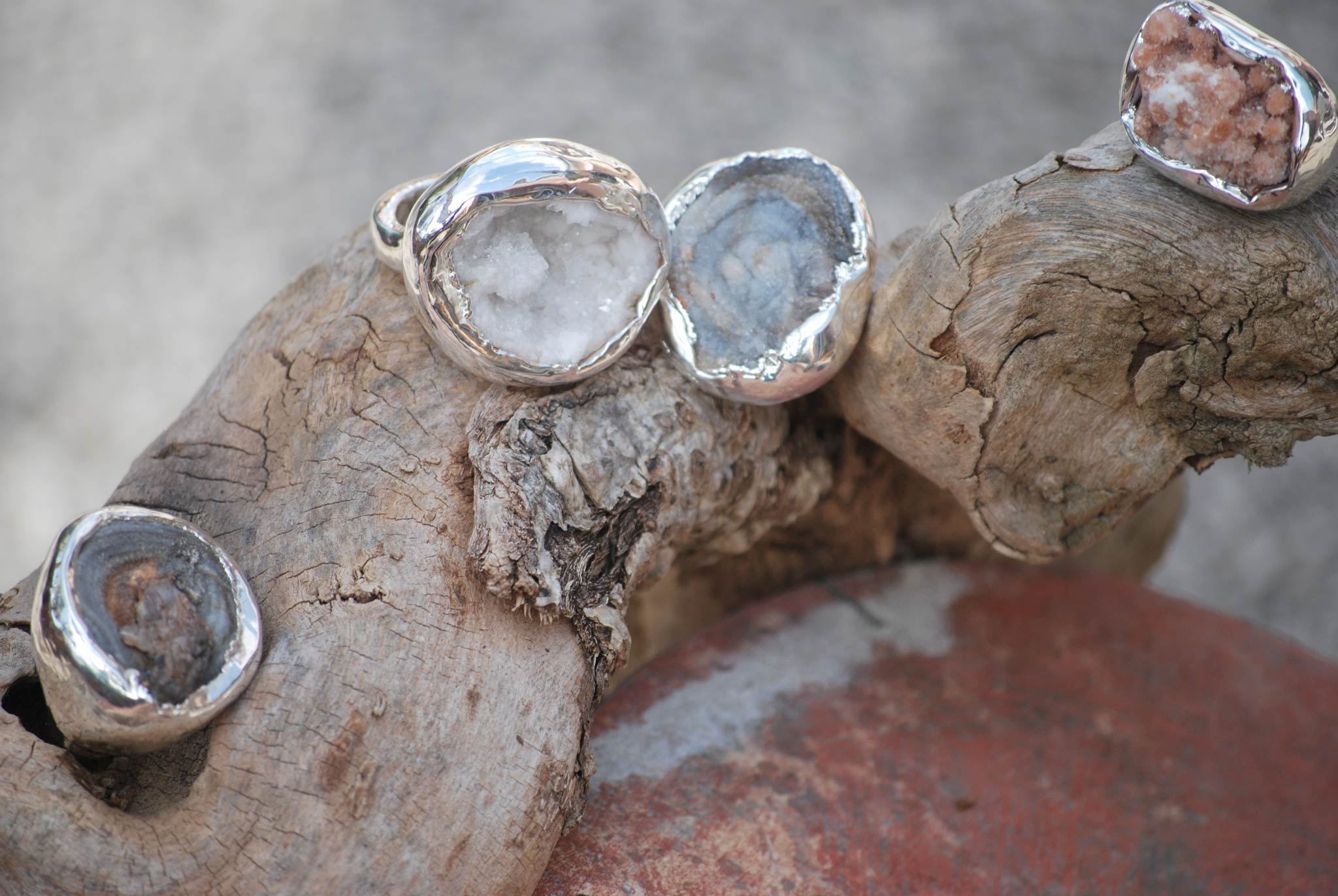 Anelli in argento con agate cristallizzate e geode