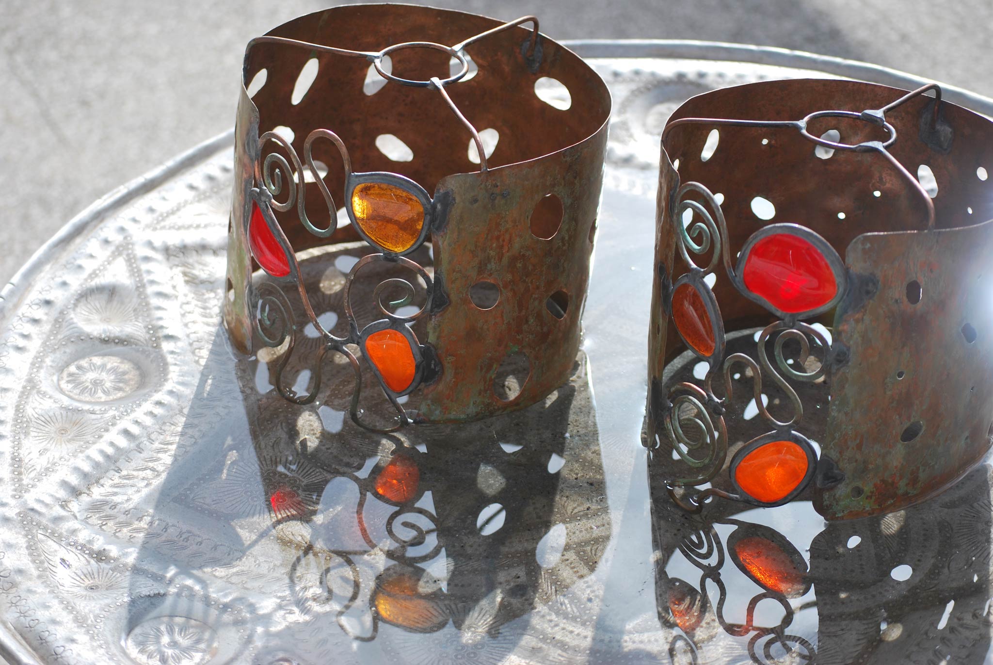 Lumi da sospensione in rame ossidato e vetrofusioni